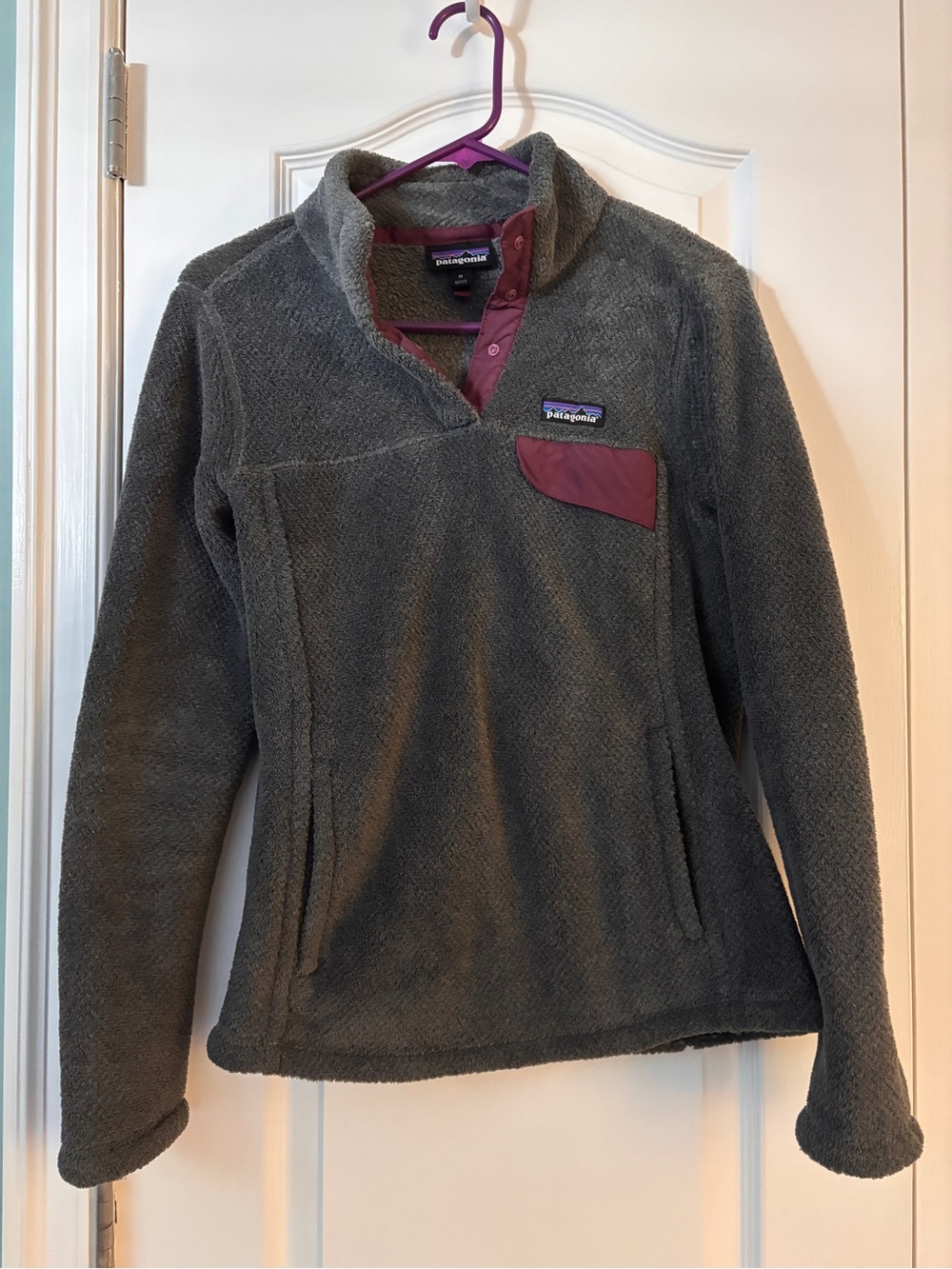Patagonia Women’s Gray Fleece Pullover with Burgundy Accents